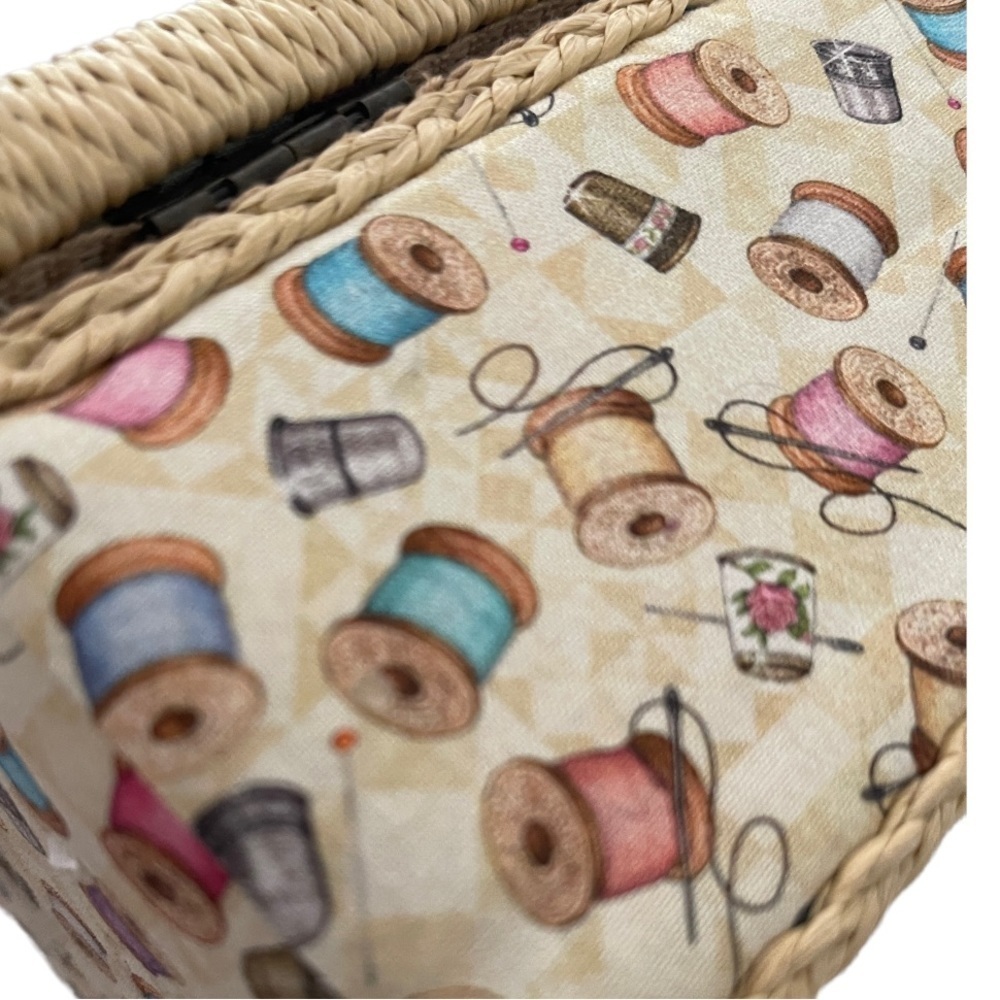 Small Sewing Thread Mending Padded Box - Picture 2 of 6